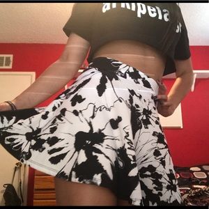 High waisted black/white  flows shirt